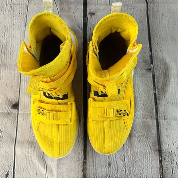 Nike Lebrons Men’s Size 9.5 - Picture 3 of 6